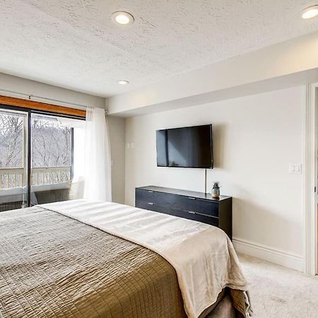 Lux Retro Getaway W/ Ober & Smoky Mtn Views! Villa Gatlinburg Exteriör bild