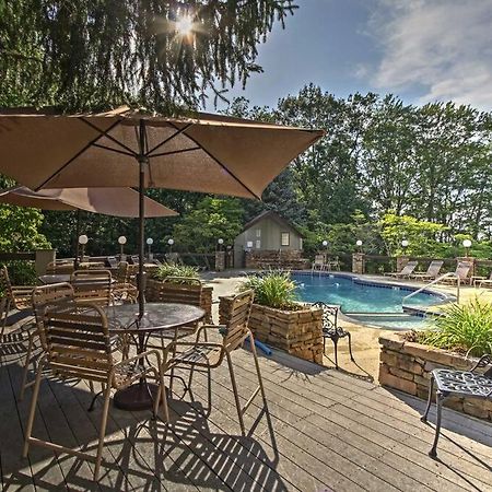 Lux Retro Getaway W/ Ober & Smoky Mtn Views! Villa Gatlinburg Exteriör bild
