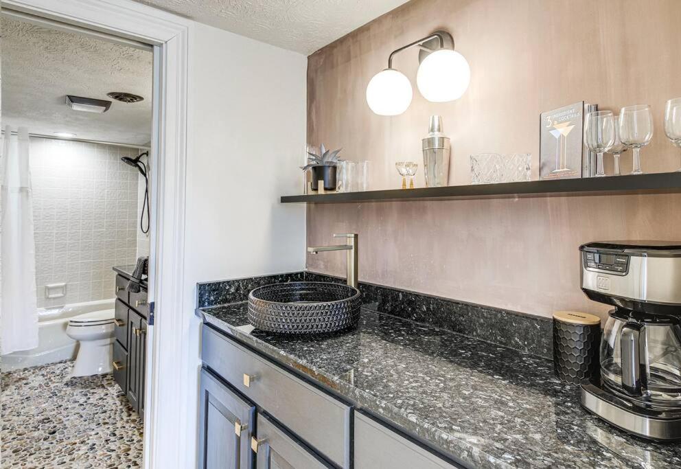 Lux Retro Getaway W/ Ober & Smoky Mtn Views! Villa Gatlinburg Exteriör bild
