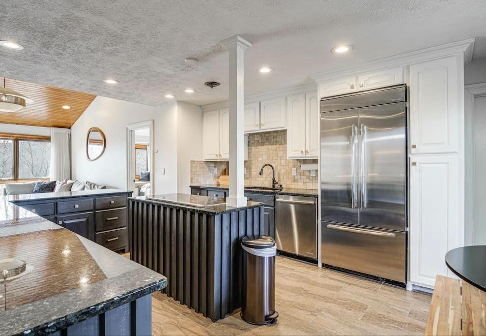 Lux Retro Getaway W/ Ober & Smoky Mtn Views! Villa Gatlinburg Exteriör bild