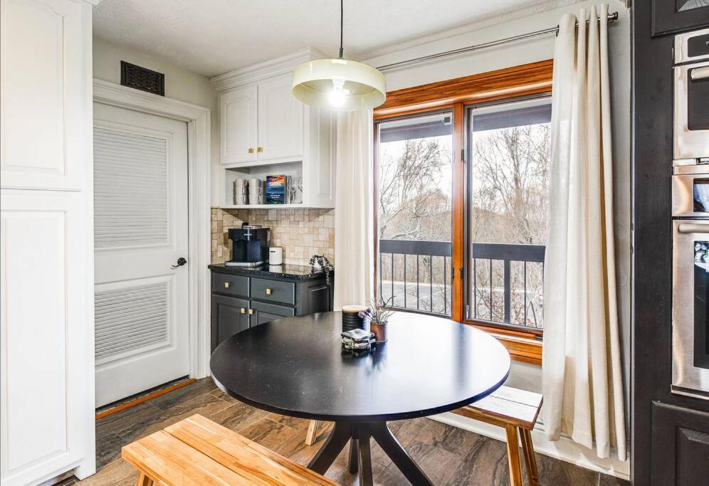 Lux Retro Getaway W/ Ober & Smoky Mtn Views! Villa Gatlinburg Exteriör bild
