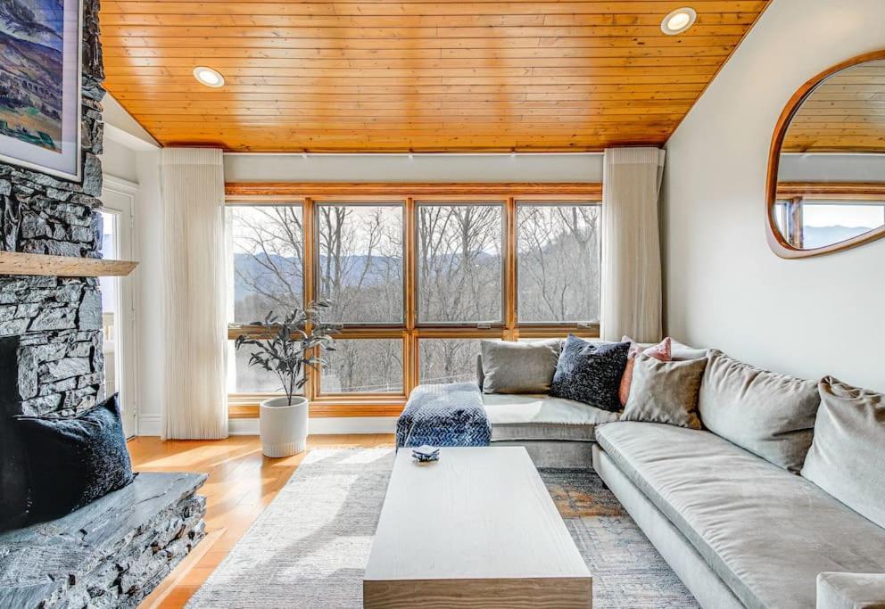 Lux Retro Getaway W/ Ober & Smoky Mtn Views! Villa Gatlinburg Exteriör bild