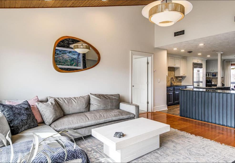 Lux Retro Getaway W/ Ober & Smoky Mtn Views! Villa Gatlinburg Exteriör bild