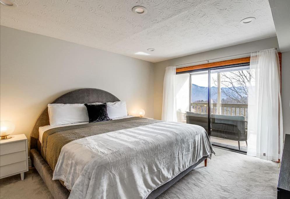 Lux Retro Getaway W/ Ober & Smoky Mtn Views! Villa Gatlinburg Exteriör bild