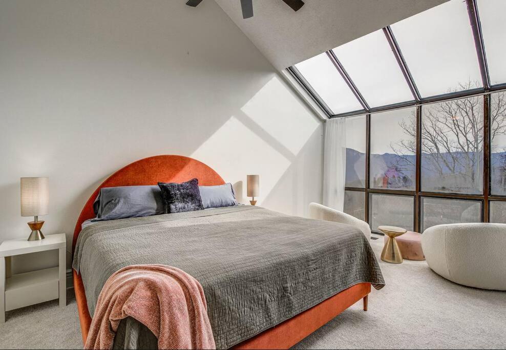 Lux Retro Getaway W/ Ober & Smoky Mtn Views! Villa Gatlinburg Exteriör bild